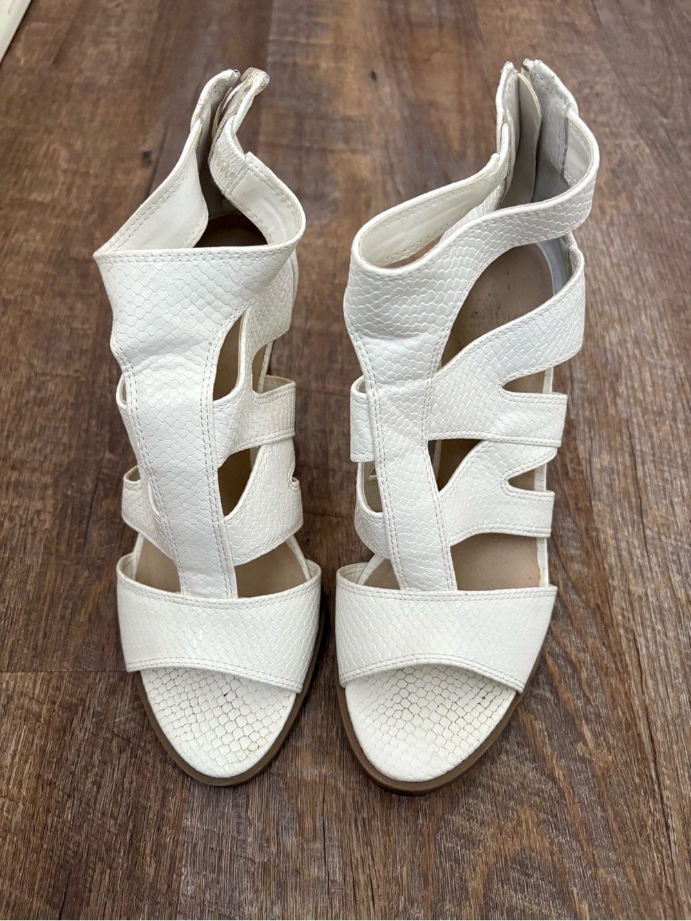 Simply Vera Vera Wang White Cutout Strappy Heeled Sandals
